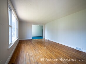 68 Maple Dr in Belleville, ON - Building Photo - Building Photo