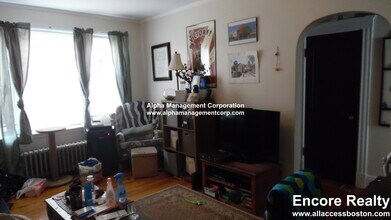 349 Pleasant St, Unit A3-6 in Malden, MA - Foto de edificio - Building Photo