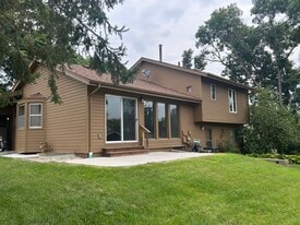 1607 S 136th St in Omaha, NE - Building Photo