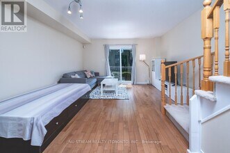 1128 Dundas St W in Mississauga, ON - Building Photo - Building Photo