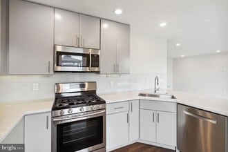 708 S Sartain St in Philadelphia, PA - Building Photo - Building Photo