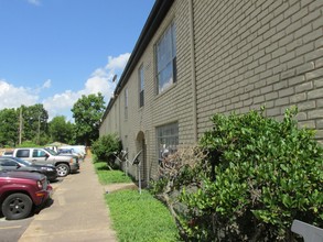 The Point at Garden Oaks in Houston, TX - Building Photo - Other