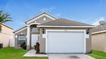 2412 Cedarfield Ln in Kissimmee, FL - Building Photo