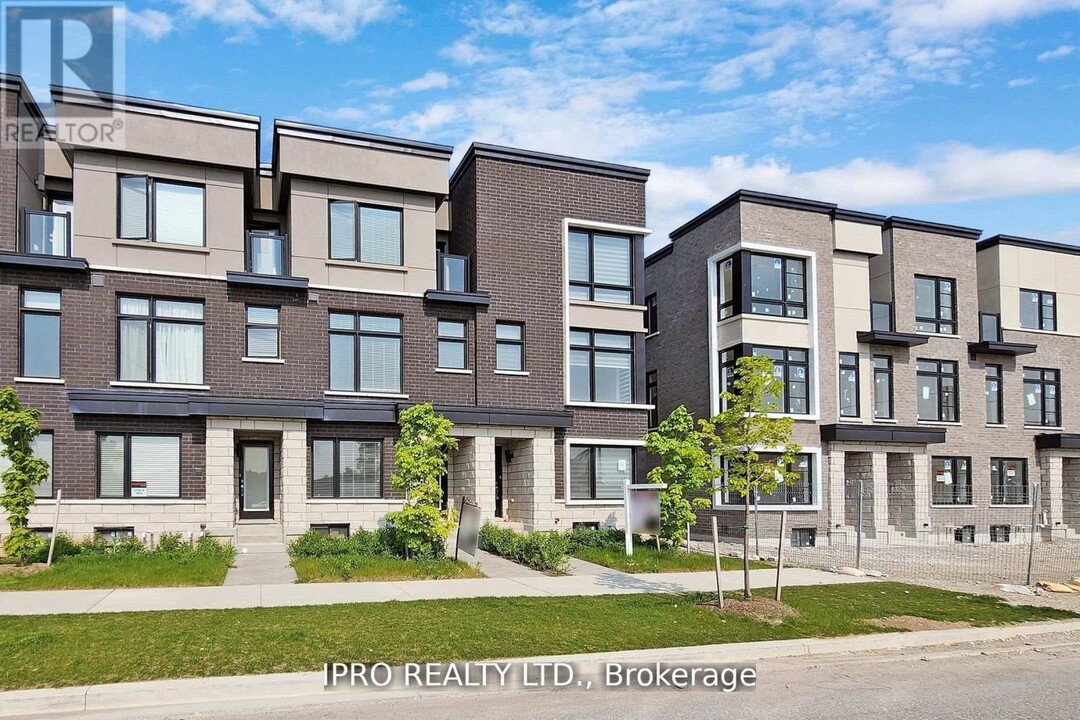 2614 Castlegate Crossing in Pickering, ON - Building Photo