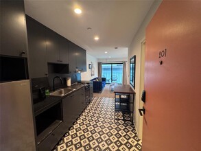 201 Academy Dr in Austin, TX - Building Photo - Building Photo