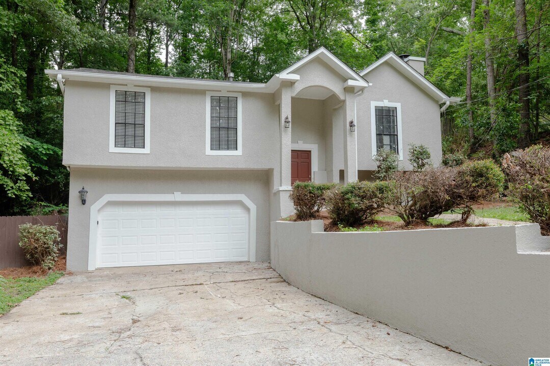 3612 Chaumont Dr in Vestavia Hills, AL - Building Photo