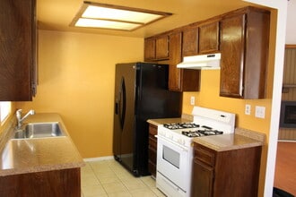 1673 E Kingsley Ave in Pomona, CA - Building Photo - Building Photo