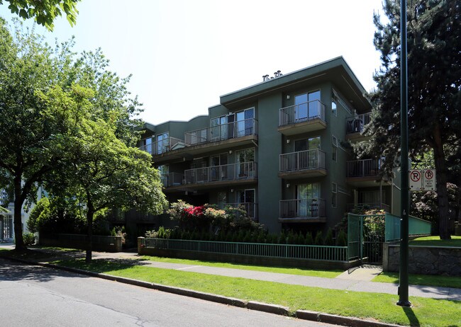 1820 W 3rd Ave in Vancouver, BC - Building Photo - Primary Photo