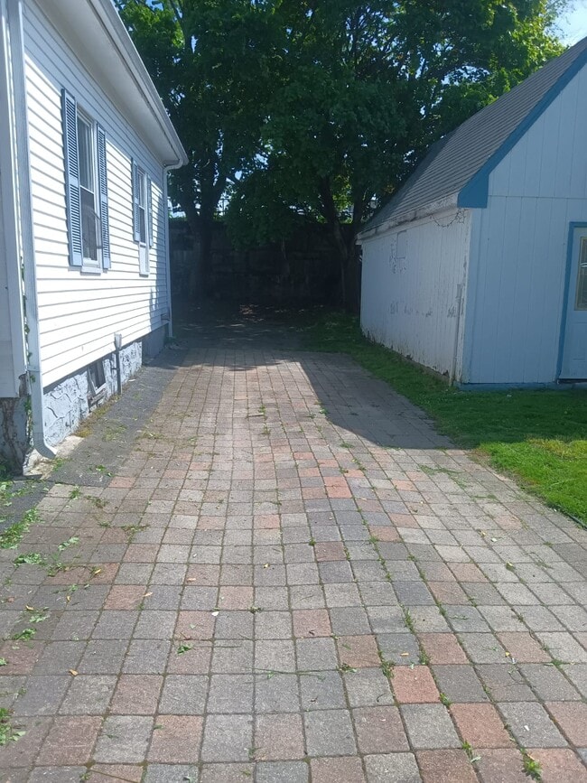 16 Valley St in Blackstone, MA - Building Photo - Building Photo