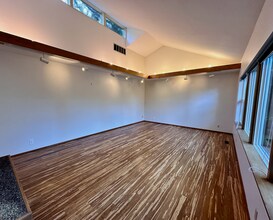 1647 Jeannette Plz NW in Bainbridge Island, WA - Building Photo - Building Photo