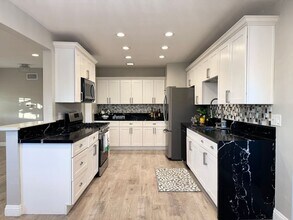 1754 S Norfolk Ln in Anaheim, CA - Building Photo - Building Photo