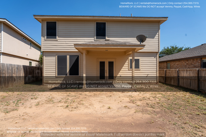 110 Starling Creek Loop in Laredo, TX - Foto de edificio