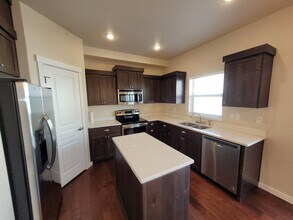 8767 W Pine Valley Ln in Boise, ID - Foto de edificio - Building Photo