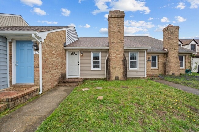 1579 Crescent Pointe Ln in Virginia Beach, VA - Foto de edificio - Building Photo