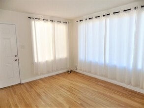 324-330 W 19th St in Los Angeles, CA - Building Photo - Building Photo