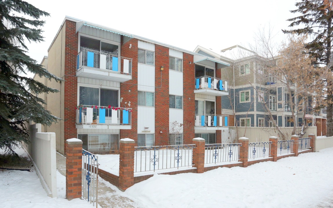 10332 114th St NW in Edmonton, AB - Building Photo