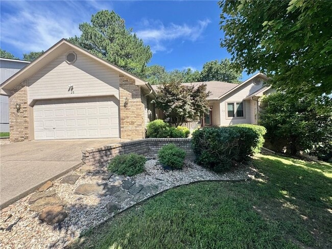 property at 25 Elizabeth Dr