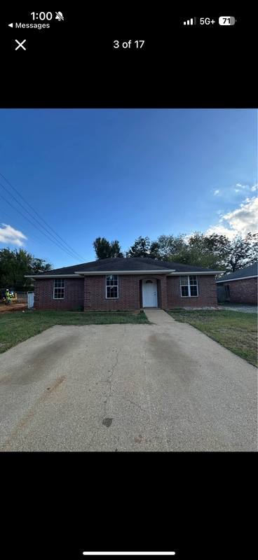 property at 725 E Locust St