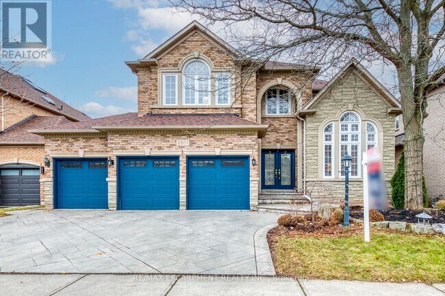 2201 Galloway Dr in Oakville, ON - Building Photo - Building Photo