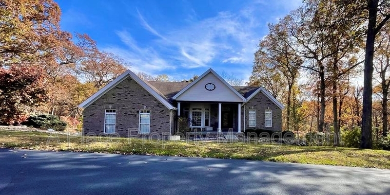 18748 Wild Horse Farm Ct in Wildwood, MO - Building Photo