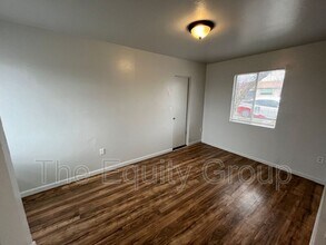 381 E Garden Ave in Porterville, CA - Building Photo - Building Photo