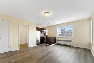 210 Woodcliff Ave, Unit 3F in North Bergen, NJ - Building Photo - Building Photo