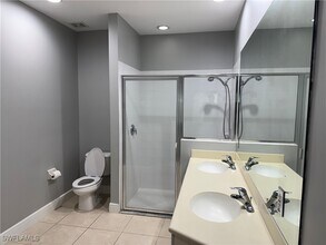 1380 Sweetwater Cove in Naples, FL - Foto de edificio - Building Photo