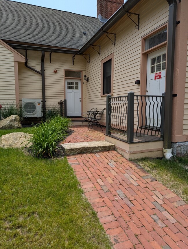 352 Manchaug Rd, Unit 1