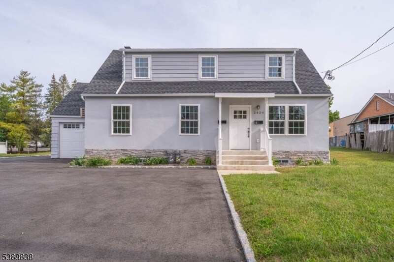 2429 Vauxhall Rd in Union, NJ - Building Photo