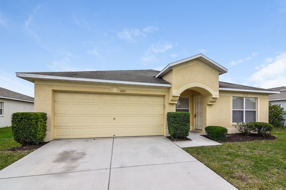 11011 Whitecap Dr in Riverview, FL - Building Photo