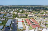 164 Cypress Way E in Naples, FL - Foto de edificio - Building Photo