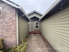 15845 SE Anderegg Pkwy in Damascus, OR - Building Photo - Building Photo