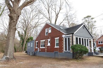 1526 Childress Dr SW in Atlanta, GA - Foto de edificio - Building Photo