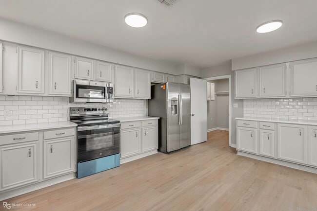 property at 10048 Alondra St