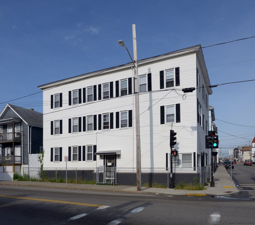 213 Belleville Ave in New Bedford, MA - Foto de edificio