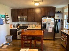 3813 N Bernard St, Unit Apt Rear in Chicago, IL - Foto de edificio - Building Photo