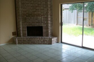 10526 Crescent Moon Dr in Houston, TX - Building Photo - Building Photo