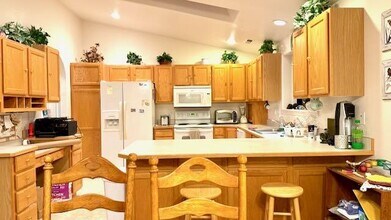 87585 Esprit Ct in Veneta, OR - Building Photo - Building Photo