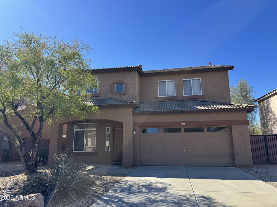 6771 W Bronco Trail in Peoria, AZ - Foto de edificio