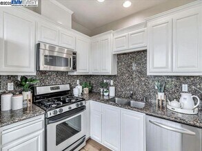3275 Dublin Blvd in Dublin, CA - Building Photo - Building Photo
