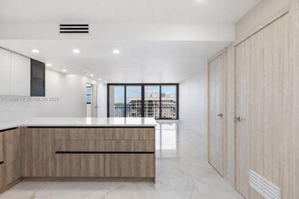 2401 S Ocean Dr in Hollywood, FL - Foto de edificio - Building Photo