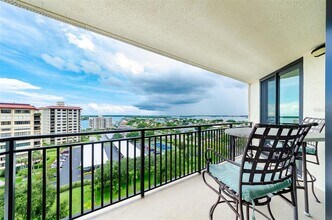 690 Island Way in Clearwater, FL - Building Photo - Building Photo