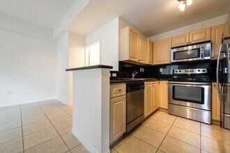 1035 SW 144th Ave in Pembroke Pines, FL - Foto de edificio - Building Photo
