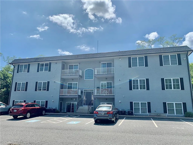 402 New River Rd, Unit 102 in Manville, RI - Building Photo - Building Photo