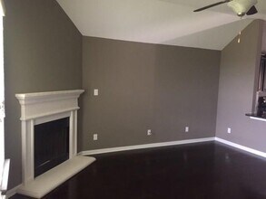 405 Hendelson Ln in Hutto, TX - Building Photo - Building Photo