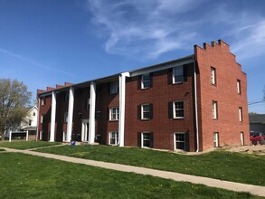 Washington Square Apartments in Crawfordsville, IN - Building Photo - Primary Photo