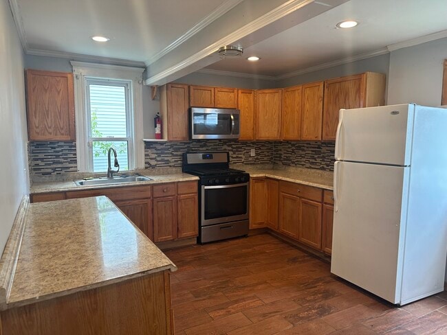 90 Vernon St, Unit 1 in Worcester, MA - Building Photo - Building Photo