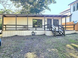 6636 Bonanza Dr in Montgomery, TX - Building Photo