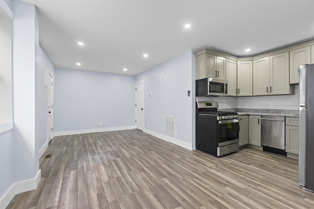 392 Palisade Ave in Jersey City, NJ - Building Photo