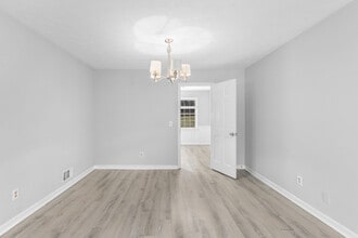 2577 Sandpiper Dr in Tucker, GA - Foto de edificio - Building Photo